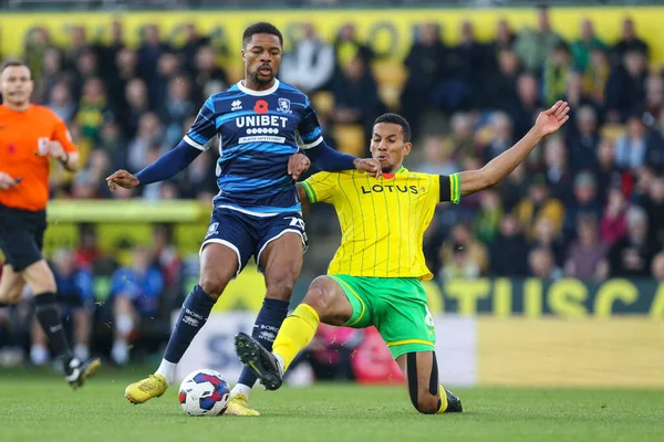 Chuba Akpom Middlesbrough Tacklas Isaac Hayden Norwich City Sky Bet — Stockfoto