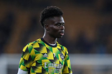 Bukayo Saka # 7 numaralı Arsenal Premier Lig maçı öncesinde Molineux, Wolverhampton, Birleşik Krallık 'ta oynanan Wolverhampton Wanderers-Arsenal maçında ısındı.