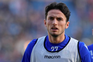 Blackburn Rovers 'dan Lewis Travis 13 Kasım 202' de Burnley, Burnley 'e karşı Blackburn Rovers maçından önce taraftarları selamlıyor.