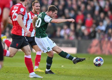 Plymouth Argyle orta saha oyuncusu Adam Randell (20), 12 Kasım 202 'de İngiltere' nin Gelder Group Sincil Bank Stadyumu 'nda oynanan 1.