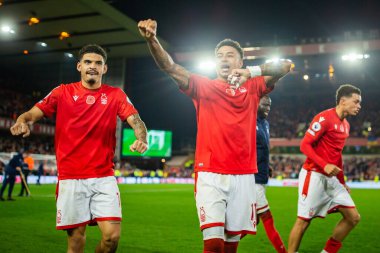 Nottingham Ormanı 'ndan Jesse Lingard # 11 ve Morgan Gibbs-White # 10 Nottingham Ormanı Premier Lig maçı sırasında Nottingham Ormanı Kristal Saray' a karşı 12 Kasım 202 'de Nottingham, İngiltere