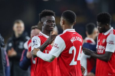 Bukayo Saka # 7 Arsenal ve Reiss Nelson # 24 of Arsenal Premier League maçı sonrasında Wolverhampton Wanderers Arsenal 'e karşı Molineux, Wolverhampton, Birleşik Krallık, 12 Kasım 202