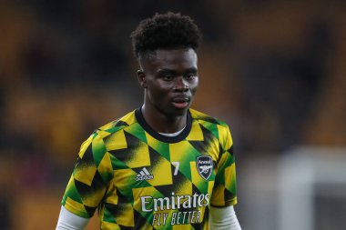 Bukayo Saka # 7 numaralı Arsenal Premier Lig maçı öncesinde Molineux, Wolverhampton, Birleşik Krallık 'ta oynanan Wolverhampton Wanderers-Arsenal maçında ısındı.