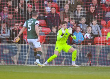 Plymouth Argyle kalecisi Michael Cooper (1), 12 Kasım 202 tarihinde Gelder Group Sincil Bank Stadyumu 'nda oynanan 1.