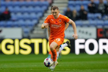 Blackpool 'dan Shayne Lavery 12 Kasım 202' de Wigan-Blackpool Stadyumu 'nda oynanan Wigan-Blackpool maçında bir çıkış yaptı.