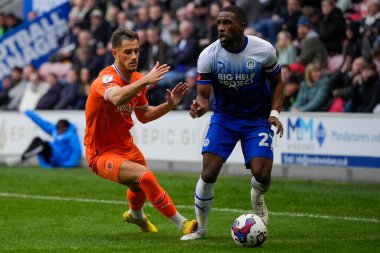 Wigan Atletizm Şampiyonası 'nda Wigan Athletic' e karşı Blackpool Stadyumu, Wigan, İngiltere 'de 12 Kasım 202' de oynanan maçta Wigan Atletizm Şampiyonası 'nın 27 numarası Tendayi Darikwa' da faul yaptı.