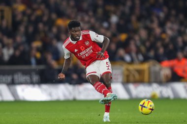 Arsenal 'den Thomas Partey # 5 Premier Lig maçında Wolverhampton Wanderers, Molineux, Wolverhampton, İngiltere' de 12 Kasım 202 'de Arsenal maçında pas attı.