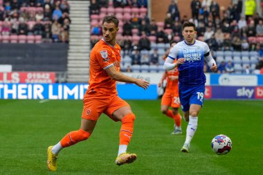Blackpool 'dan Jerry Yates 12 Kasım 202' de Wigan-Blackpool Stadyumu 'nda oynanan Gökyüzü İddia Şampiyonası maçında sahaya bakıyor.