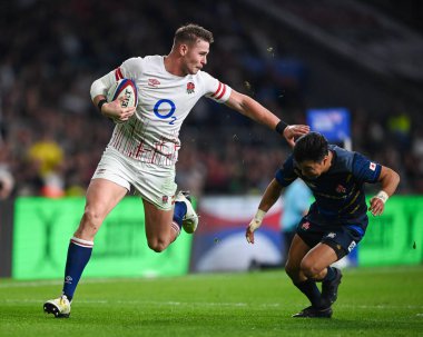 İngiltere 'den Freddie Steward, 12 Kasım 202' de Twickenham Stadyumu 'nda oynanan Uluslararası Sonbahar karşılaşmasında Japonya' dan Naoto Saito 'yu defetti.