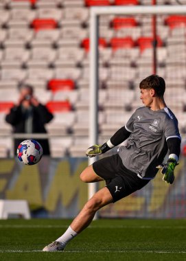 Plymouth Argyle kalecisi Michael Cooper (1), 12 Kasım 202 tarihinde Gelder Group Sincil Bank Stadyumu 'nda oynanan 1.