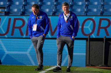 Blackburn Rovers 'ın Jon Dahl Tomasson Müdürü, 13 Kasım 202' de Burnley, Burnley, İngiltere 'de Blackburn Rovers' a karşı oynanan Gökyüzü İddia Şampiyonası maçından önce sahaya bakıyor.