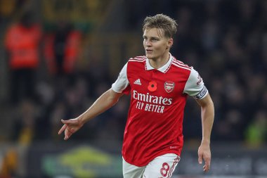 Martin degaard # 8 Arsenal Premier League maçında Wolverhampton Wanderers, Molineux, Wolverhampton, Birleşik Krallık 'ta 12 Kasım 2022' de Arsenal 'e karşı 0-2' lik galibiyet golünü kutluyor.