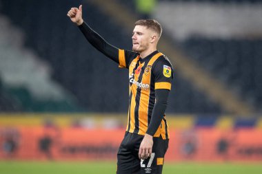 Hull City 'den 27. Regan Slater, 12 Kasım 202' de Hull City 'nin MKM Stadyumu' nda oynanan Sky Bet Şampiyonası maçından sonra taraftarlarını alkışlıyor.