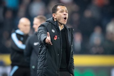 Liam Rosenior, Hull City jestleri ve tepkileri sunar. 12 Kasım 202 'de Hull City, MKM Stadyumu' nda oynanan Hull City vs Reading maçında.