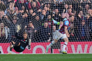 Burnley 'den Ashley Barnes 13 Kasım 202' de Burnley, Burnley 'de Blackburn Rovers' a karşı oynanan Gökyüzü İddia Şampiyonası maçında 1-0 'lık skoru kutluyor.