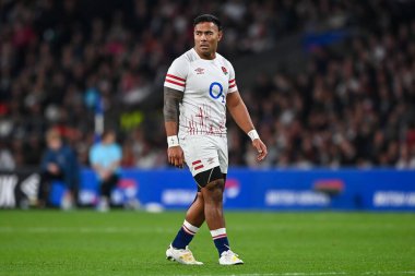 İngiltere 'den Manu Tuilagi, 12 Kasım 202' de Twickenham Stadyumu 'nda oynanan final maçında Japonya' ya karşı İngiltere maçını izledi.