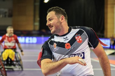 İngiltere 'den Sebastien Bechara, 13 Kasım 202' de İngiltere 'nin Sheffield, Birleşik Krallık' taki İngiliz Spor Enstitüsü 'nde oynanan 2021 Dünya Rugby Ligi yarı final karşılaşmasında denemelerini kutluyor.