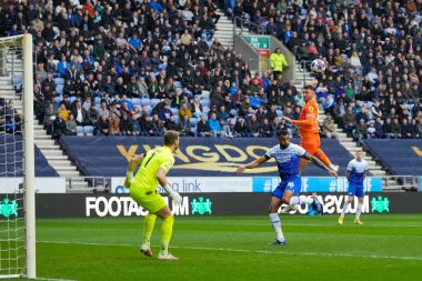 Blackpool 'dan Gary Madine 12 Kasım 202' de İngiltere 'nin Wigan Stadyumu' nda oynanan Wigan Atletizm ve Blackpool maçında önde gidiyor.