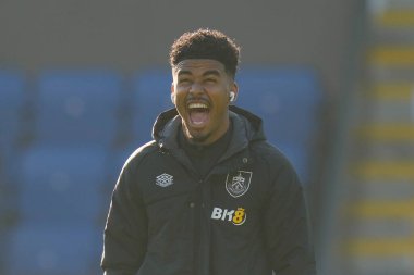 Burnley 'den Ian Maatsen 13 Kasım 202' de Burnley, Burnley, Burnley 'de Blackburn Rovers' a karşı oynanan Gökyüzü İddia Şampiyonası maçından önce sahaya bakıyor.
