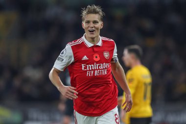 Martin degaard # 8 Arsenal Premier League maçında Wolverhampton Wanderers, Molineux, Wolverhampton, Birleşik Krallık 'ta 12 Kasım 2022' de Arsenal 'e karşı 0-2' lik galibiyet golünü kutluyor.
