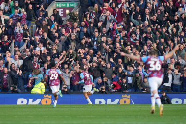 Burnley 'den 19 numaralı Anass Zaroury, 13 Kasım 202' de Burnley, Burnley, İngiltere 'de Blackburn Rovers' a karşı oynanan Gökyüzü İddia Şampiyonası maçında 2-0 'lık skorla gol atmasını kutluyor.