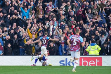 Burnley 'den Ashley Barnes 13 Kasım 202' de Burnley, Burnley, İngiltere 'de Blackburn Rovers' a karşı oynanan Gökyüzü İddia Şampiyonası maçında 3-0 'lık skorla gol atmasını kutluyor.