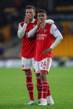 Arsenal 'den Ben White # 4 ve Arsenal' den Reiss Nelson # 24 Premier League maçından sonra Wolverhampton Wanderers Arsenal 'e karşı Molineux, Wolverhampton, Birleşik Krallık, 12 Kasım 202