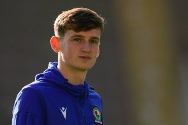 Blackburn Rovers 'dan Tyler Morton 13 Kasım 202 tarihinde Burnley, Burnley, Burnley' de Blackburn Rovers 'a karşı oynanan Gökyüzü İddia Şampiyonası maçından önce sahada inceleme yapıyor.