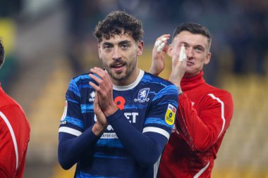 Middlesbrough 'dan Matt Crooks, 12 Kasım 202' de Norwich City, Norwich Road, Norwich, İngiltere 'de oynanan Sky Bet Şampiyonası maçında taraftarları son düdükle selamlıyor.