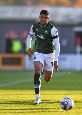 Plymouth Argyle forveti Morgan Whittaker (19) 12 Kasım 202 tarihinde Gelder Group Sincil Bank Stadyumu 'nda oynanan Lincoln City - Plymouth Argyle maçında saldırdı.