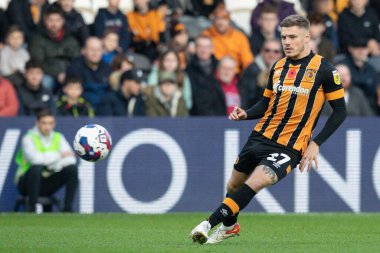 Hull City 'den Regan Slater, 12 Kasım 202' de Hull City 'nin MKM Stadyumu' nda oynanan Sky Bet Şampiyonası maçında pas veriyor.