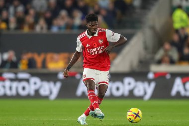 Arsenal 'den Thomas Partey # 5 Premier Lig maçında Wolverhampton Wanderers, Molineux, Wolverhampton, İngiltere' de 12 Kasım 202 'de Arsenal maçında pas attı.