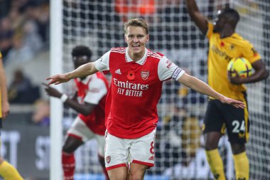 Martin degaard # 8 Arsenal Premier League maçında Wolverhampton Wanderers, Molineux, Wolverhampton, Birleşik Krallık 'ta 12 Kasım 2022' de Arsenal 'e karşı 0-1' lik galibiyetini kutluyor.