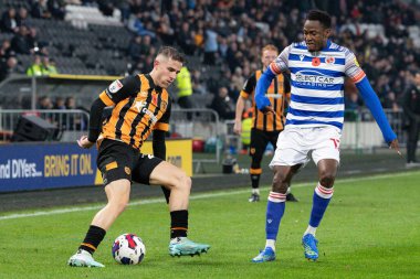 Hull City 'den Dimitrios Pelkas # 20 numaralı top Hull Bet Şampiyonası maçında Hull City - MKM Stadyumu, Hull, İngiltere, 12 Kasım 202