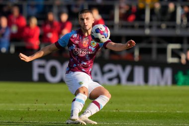 Burnley 'den Taylor Harwood Bellis # 5 Sky Bet Şampiyonası maçında Burnley - Blackburn Rovers - Turf Moor, Burnley, Birleşik Krallık, 13 Kasım 202