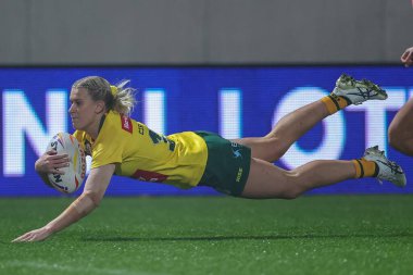 Avustralyalı 17. Shenae Ciesiolka Bayanlar Rugby Ligi Dünya Kupası yarı final karşılaşmasında bayanlar Papua Yeni Gine Kadınlarına karşı LNER Halk Stadyumu, York, Birleşik Krallık, 14 Kasım 202