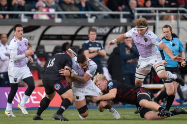  Northampton Saints 'ten Lukhan Salakaia-Loto # 4 numara Saracens - Northampton Saints maçında Saracens - Northampton Saints maçında Alex Clarey # 18 numara ve Hugh Tizard # 20 numara Saracens - StoneX Stadyumu, Londra, 13 Kasım