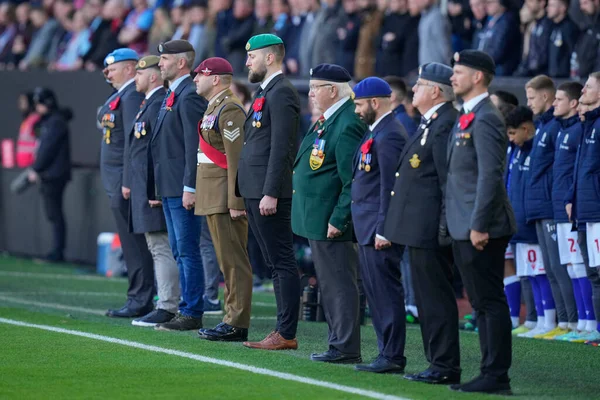 Veteranos Guardan Minuto Silencio Para Conmemorar Día Memoria Antes Del — Foto de Stock
