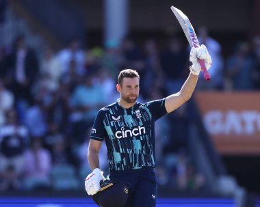 İngiliz David Malan, 17 Kasım 2022 'de Adelaide, Avustralya' daki Adelaide Oval, Adelaide, Avustralya 'da oynanan Dettol ODI Serisi karşılaşmasında 100 koşu yaptı ve bunu kutladı.