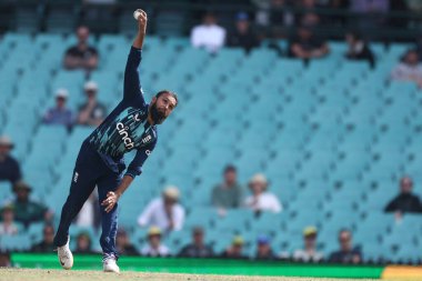 İngiliz Adil Rashid, Dettol Serisi 2. ODI karşılaşması sırasında SCG, Sydney, Avustralya, 19 Kasım 2022 'de Avustralya' ya karşı oynuyor.