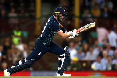 İngiltere 'den Chris Woakes, 19 Kasım 2022' de SCG, Sydney, Avustralya 'da oynanan 2. ODI karşılaşmasında yarasaları yaraladı.