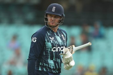  İngiltere 'den Jason Roy, Distol Serisi 2. ODI maçı sırasında SCG, Sydney, Avustralya, 19 Kasım 2022' de İngiltere 'ye karşı sahadan çıkıyor.