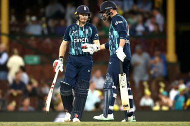  İngiltere 'den Sam Billings ve İngiltere' den James Vince, Dettol Serisi 2. ODI karşılaşmasında Avustralya ile İngiltere arasında 19 Kasım 2022 'de oynandı.