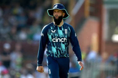 Moeen Ali, 19 Kasım 2022 'de SCG, Sydney, Avustralya' da oynanan 2.