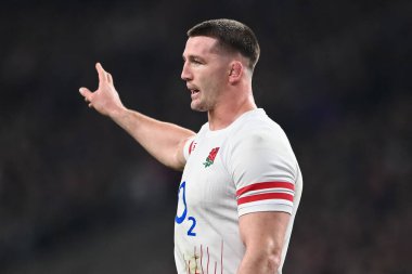 İngiltere 'den Tom Curry takım talimatlarını 19 Kasım 2022' de Twickenham Stadyumu 'nda oynanan İngiltere - Yeni Zelanda maçında verir.