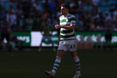 Celtic FC 'den James Forrest, 20 Kasım 2022' de Sidney 'deki Accor Stadyumu' nda oynanan Süper Kupa karşılaşmasında Celtic 'e karşı Everton' ı izliyor.