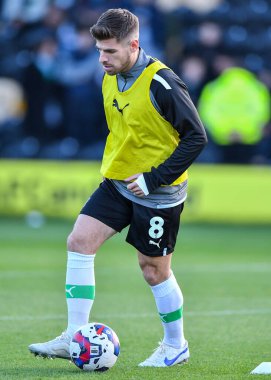 Plymouth Argyle orta saha oyuncusu Joe Edwards (8), 19 Kasım 2022 tarihinde İngiltere 'nin Trent kentindeki Pirelli Stadyumu' nda oynanan 1.