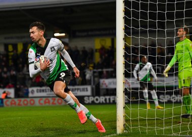 Plymouth Argyle forvet Niall Ennis (11), 19 Kasım 2022 tarihinde İngiltere 'nin başkenti Trent' te oynanan Pirelli Stadyumu 'nda oynanan Sky Bet 1 karşılaşmasında penaltıyı 1-1 öne geçirdi.