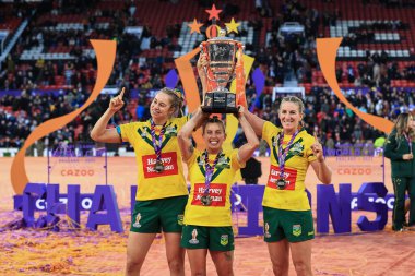 Avustralya takımı Bayanlar Rugby Ligi Dünya Kupası Kupasını kaldırdı ve 19 Kasım 2022 'de Old Trafford, Manchester, Birleşik Krallık' ta oynanan Bayanlar Rugby Ligi Dünya Kupası finalinin ardından zaferi kutladı.