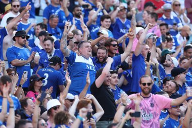 Everton taraftarları 20 Kasım 2022 'de Sidney, Avustralya' daki Accor Stadyumu 'nda oynanan Celtic-Everton Süper Kupasını kutluyorlar.